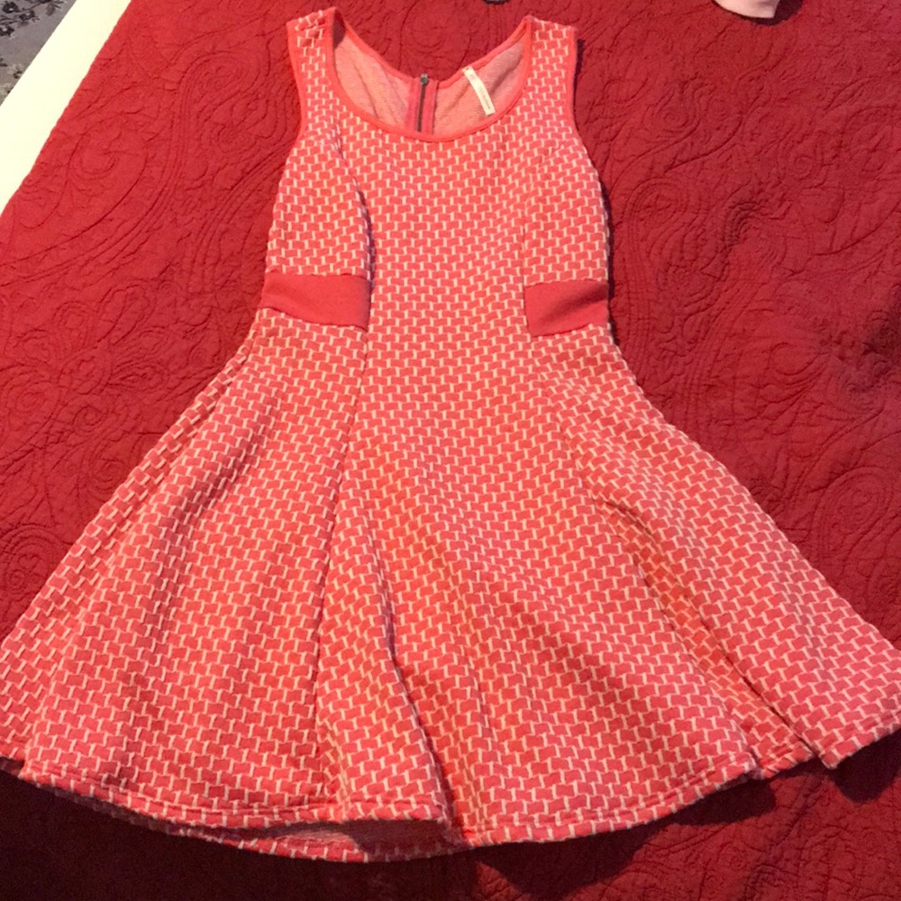 Casual pink and white dress